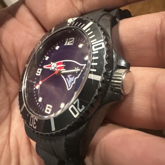 Working England Patriots Watch Silicone‎ Analog NFL Football Mens 43mm Black - Picture 6 of 8